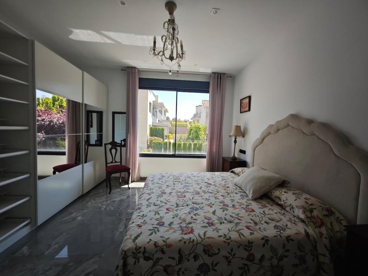 Complete Luxury House With Garden Holiday home